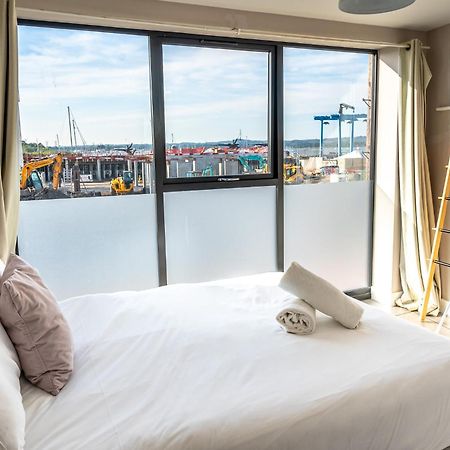 Beautiful Two Bedroom Harbour Side Apartment プール エクステリア 写真