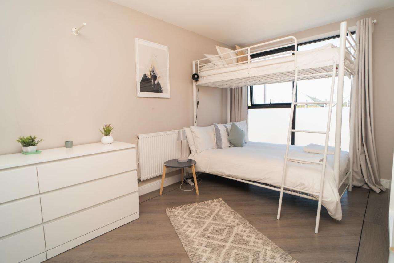 Beautiful Two Bedroom Harbour Side Apartment プール エクステリア 写真