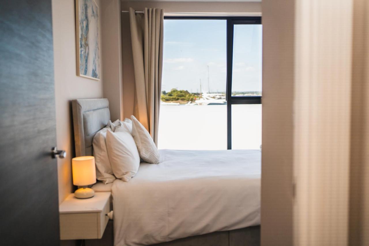 Beautiful Two Bedroom Harbour Side Apartment プール エクステリア 写真
