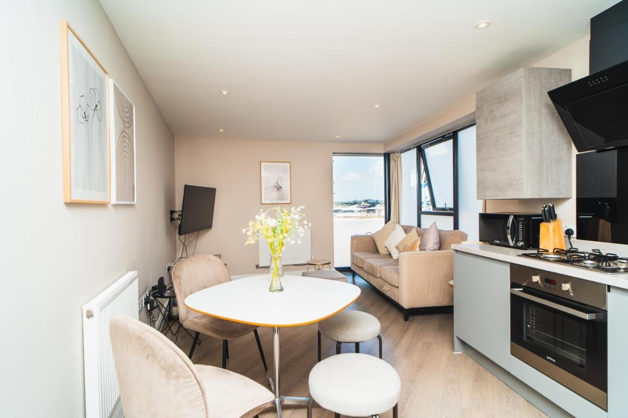 Beautiful Two Bedroom Harbour Side Apartment プール エクステリア 写真