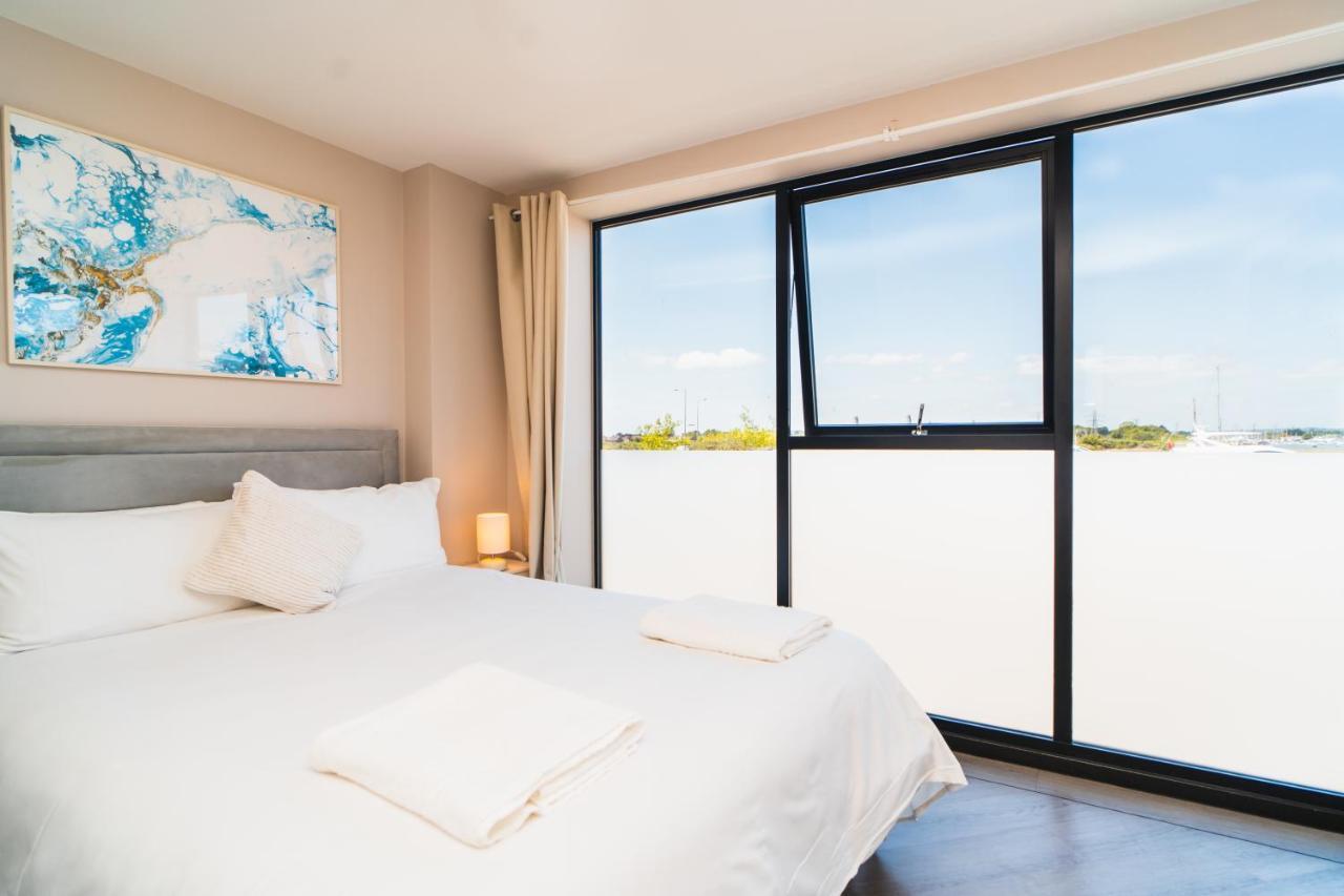Beautiful Two Bedroom Harbour Side Apartment プール エクステリア 写真