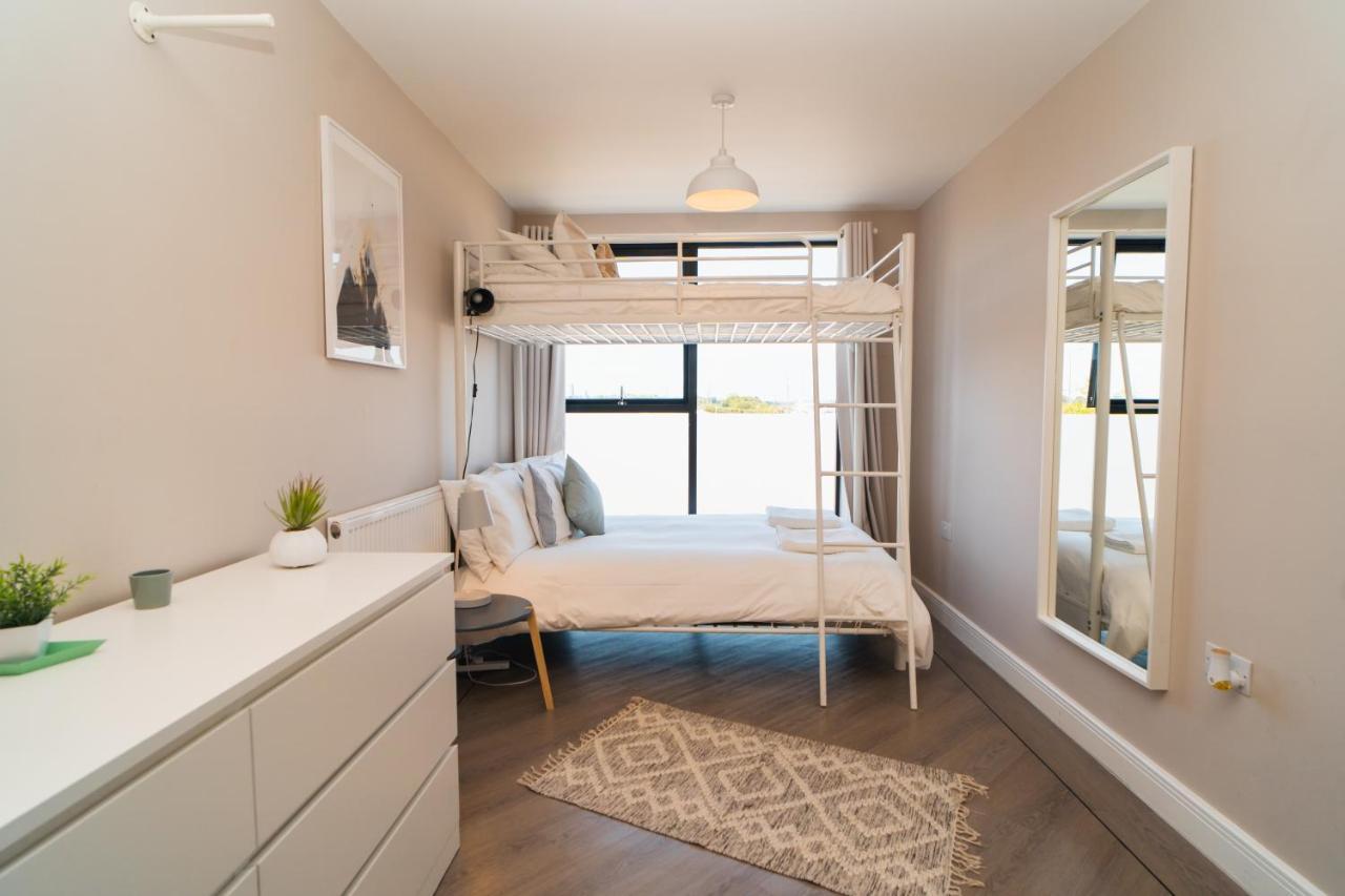 Beautiful Two Bedroom Harbour Side Apartment プール エクステリア 写真